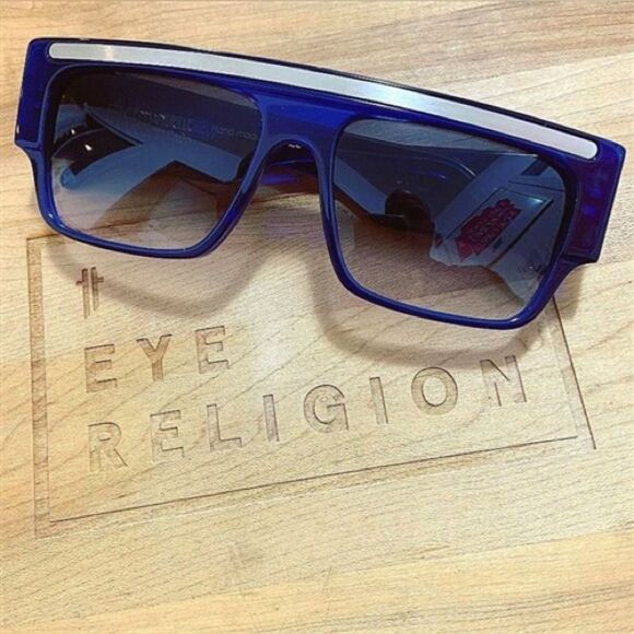 Emmanuelle Khanh’s Iconic 1000 Sunglasses Model - Picture 2 of 2